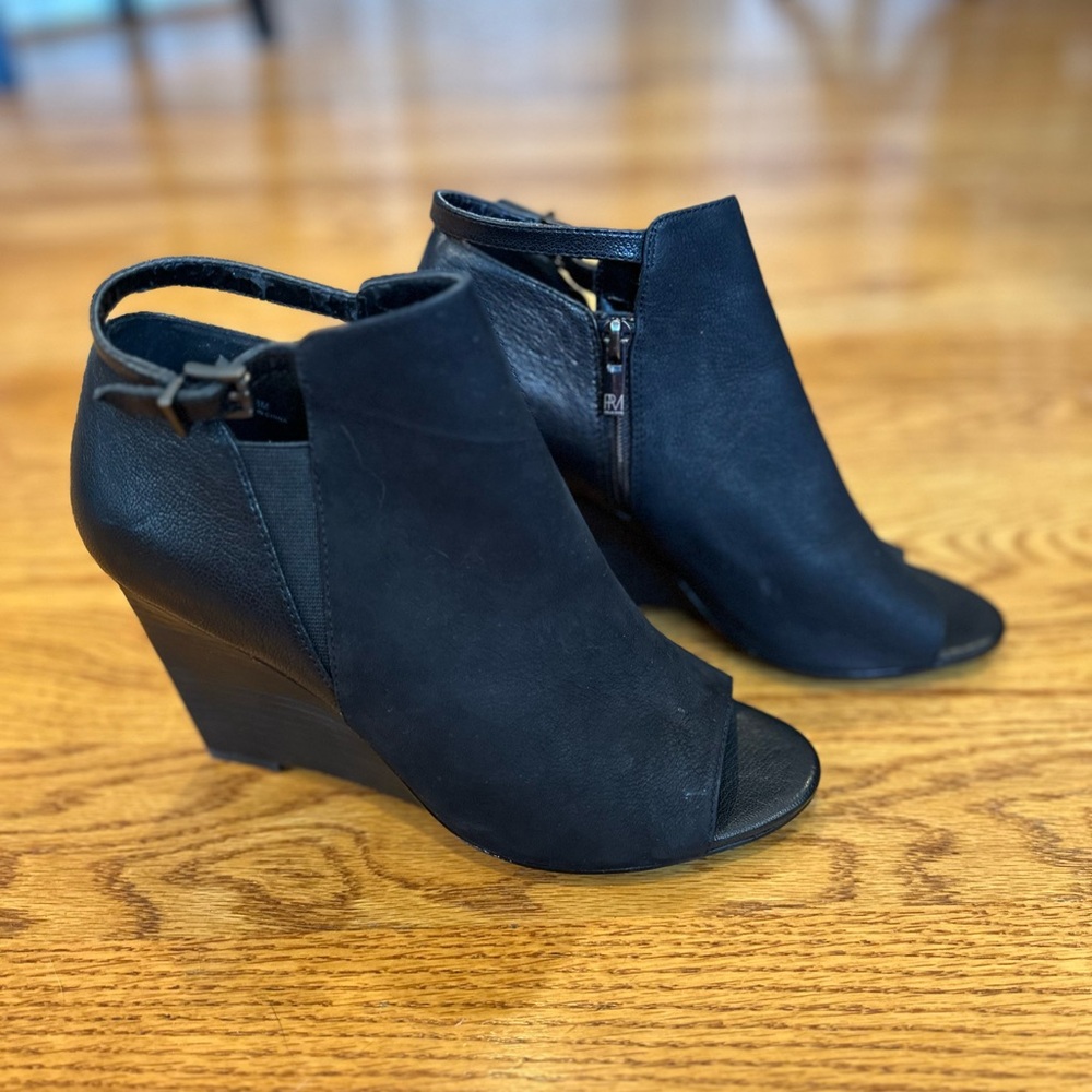 Pelle Moda Black Wedge Booties